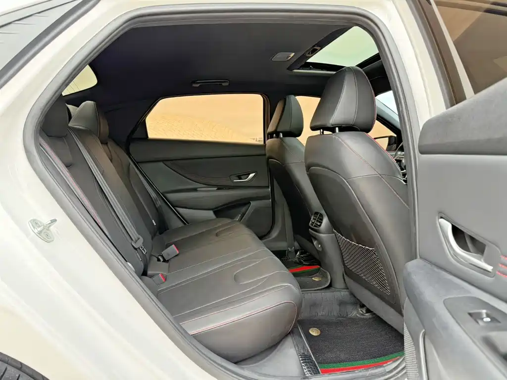 Hyundai Elantra — миниатюра 15