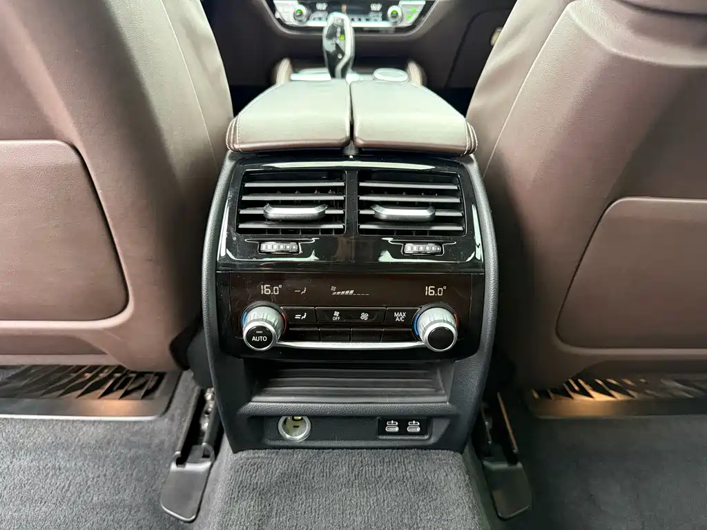 BMW 5 Series — миниатюра 19