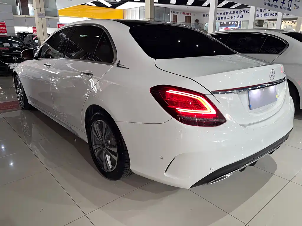 Mercedes-Benz C-Class — миниатюра 6
