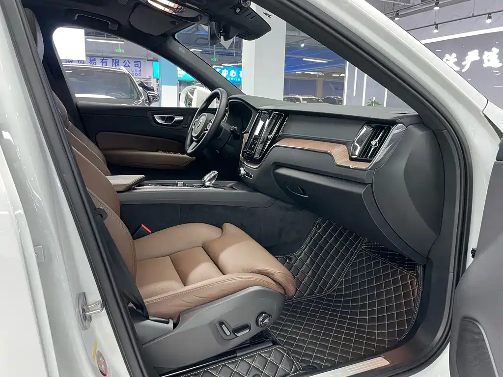 Volvo XC60 — миниатюра 8