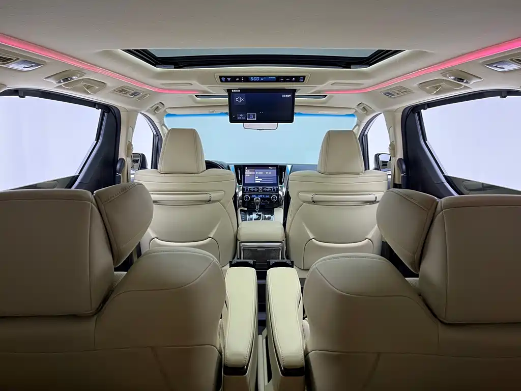 Toyota Alphard — миниатюра 8