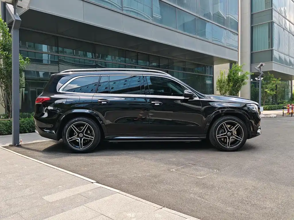 Mercedes-Benz GLS - фото 9