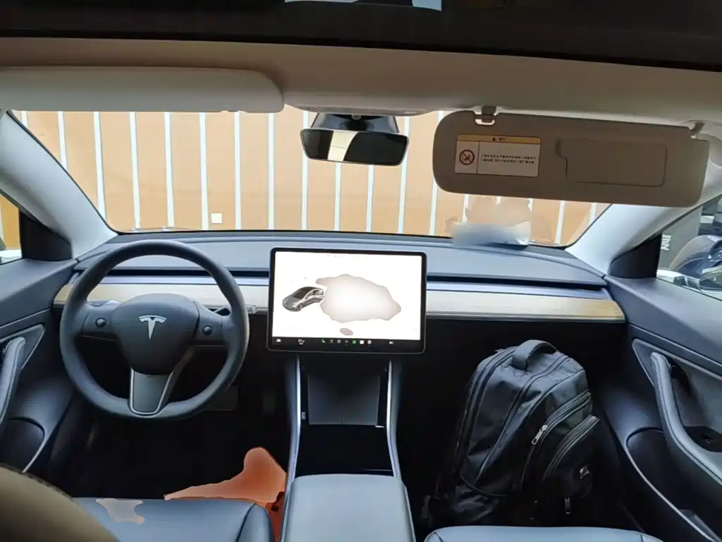 Tesla Model 3 — миниатюра 10
