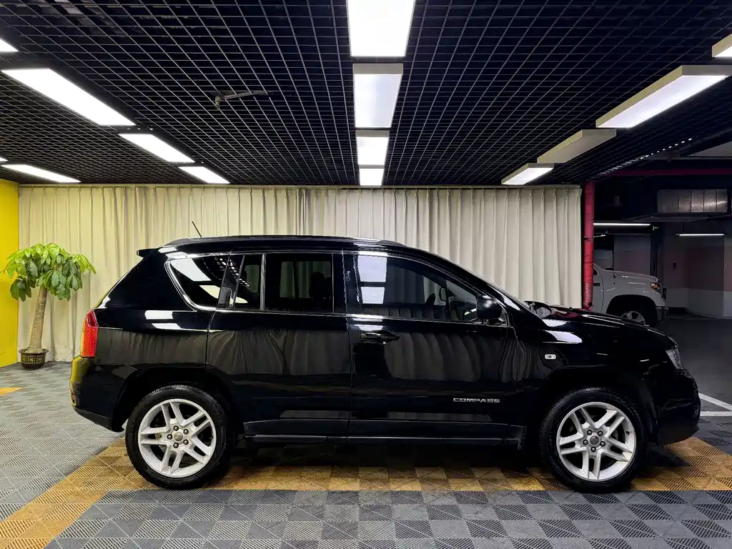 Jeep Compass (Import) — миниатюра 6