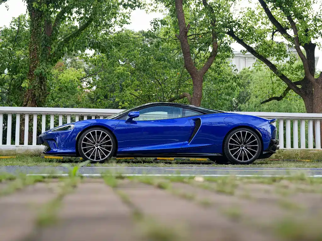 McLaren GT — миниатюра 10