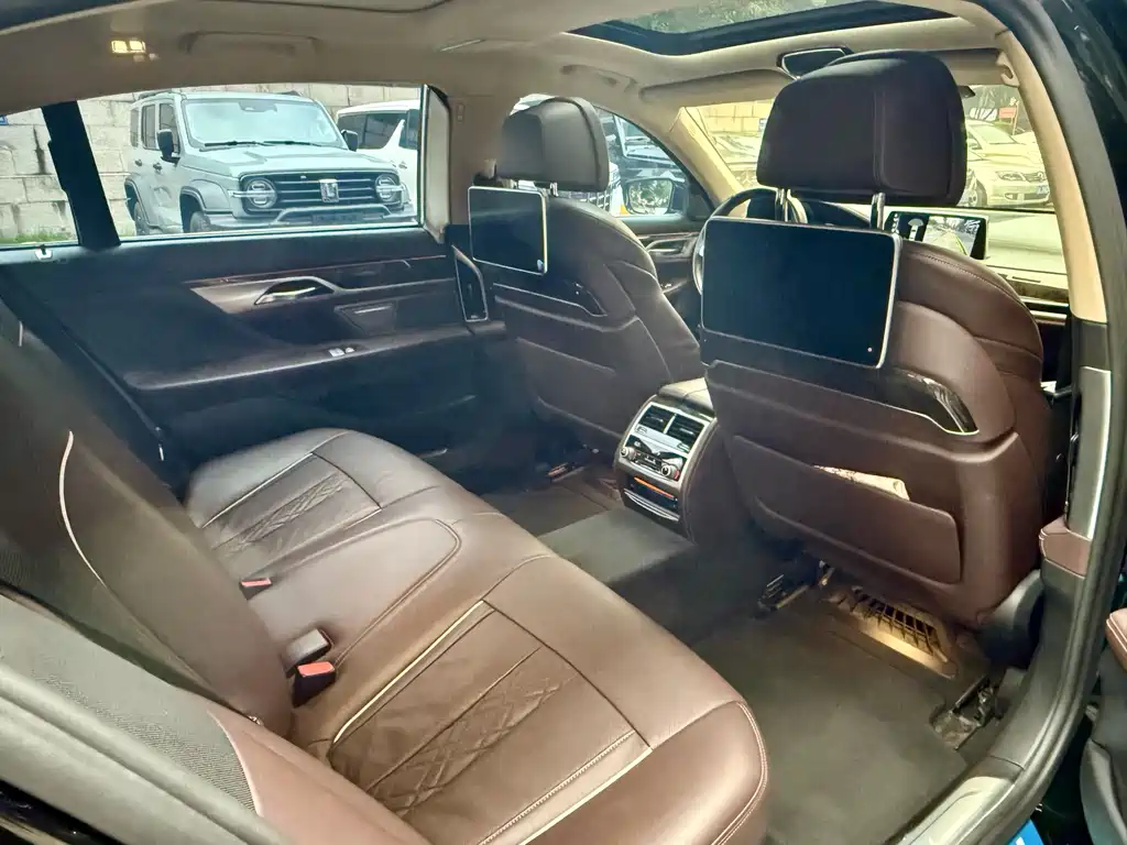 BMW 7 Series 7 2016 740Li Lead