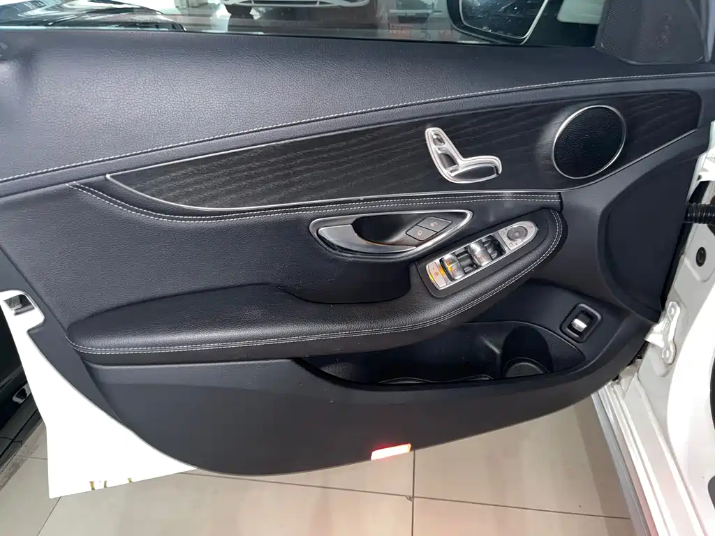 Mercedes-Benz C-Class — миниатюра 11