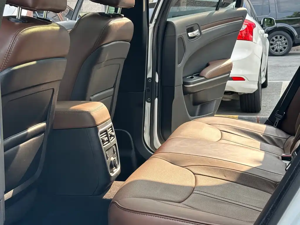 Chrysler 300C — миниатюра 13