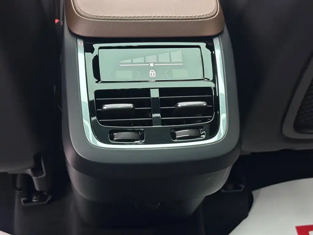Volvo XC90 — миниатюра 14