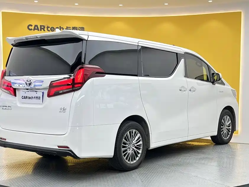 Toyota Alphard — миниатюра 4