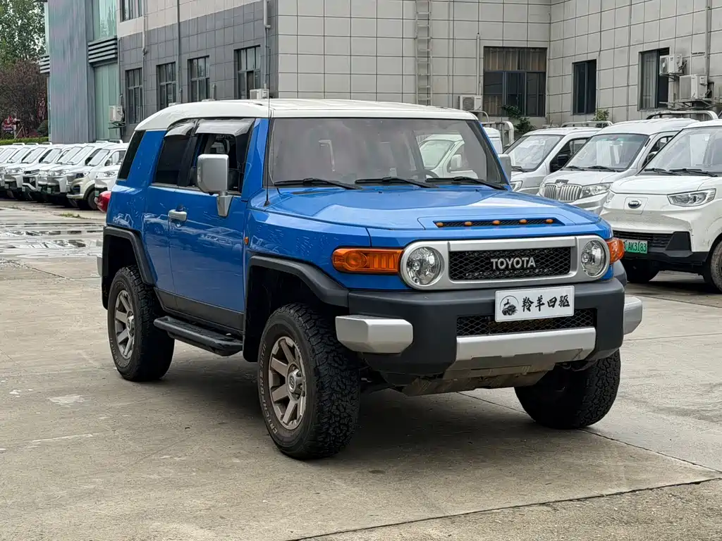 Toyota FJ Cruiser — миниатюра 3