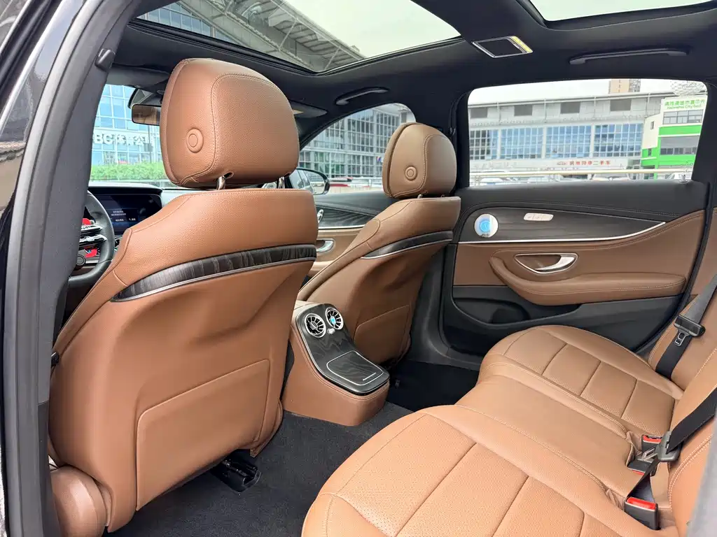 Mercedes-Benz E-Class — миниатюра 12