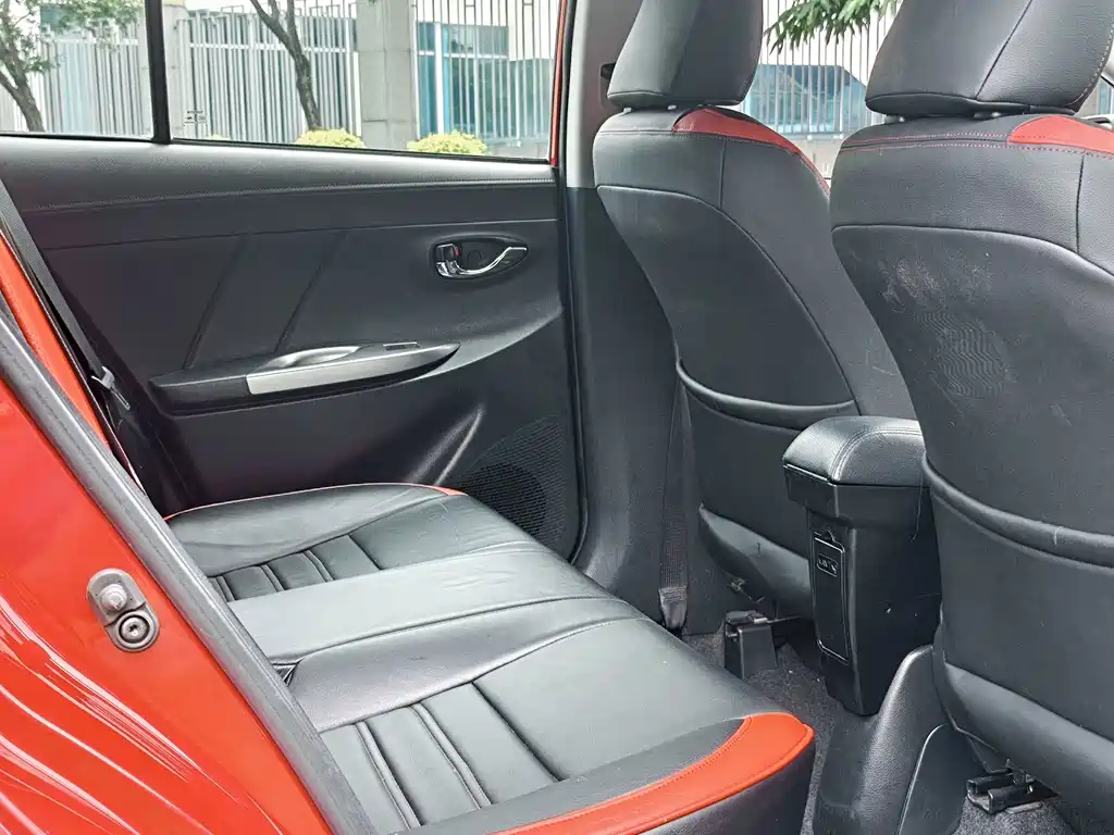 Toyota Yaris L — миниатюра 9