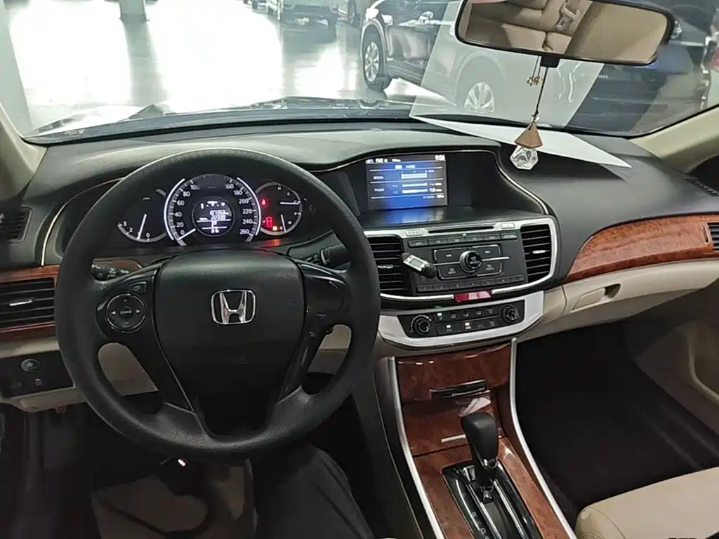 Honda Accord — миниатюра 10