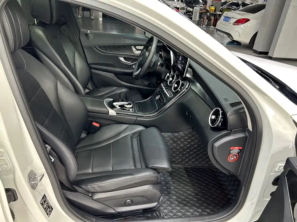 Mercedes-Benz C-Class — миниатюра 8