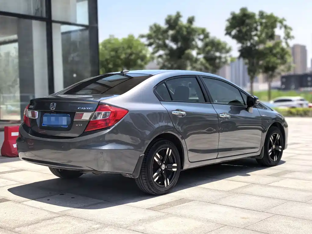 Honda Civic 2013 1.8L AT Luxury
