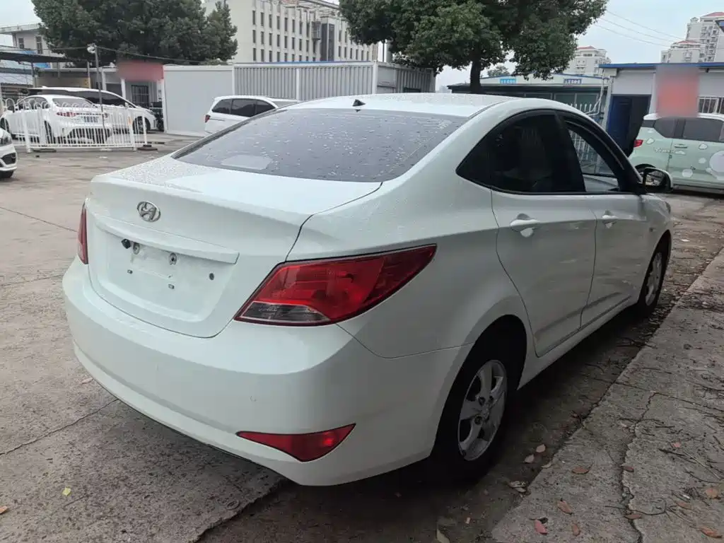 Hyundai Verna — миниатюра 7