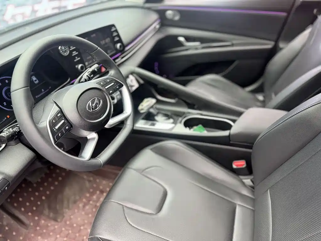 Hyundai Elantra — миниатюра 11