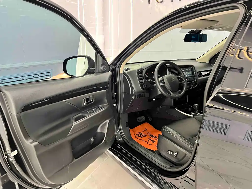 MITSUBISHI OUTLANDER