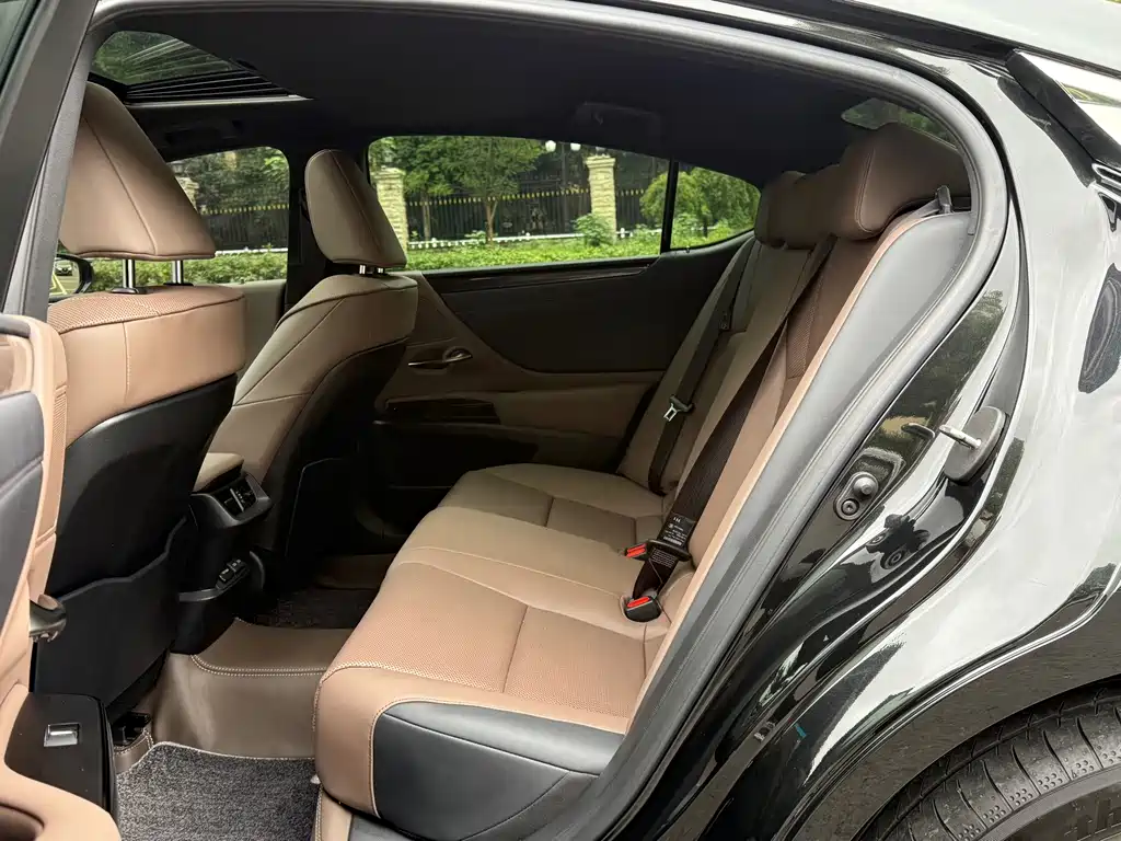Lexus ES — миниатюра 14