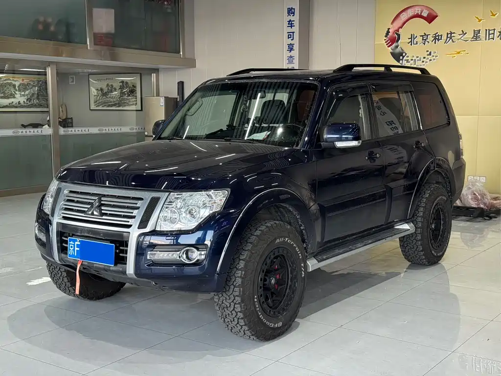 MITSUBISHI PAJERO