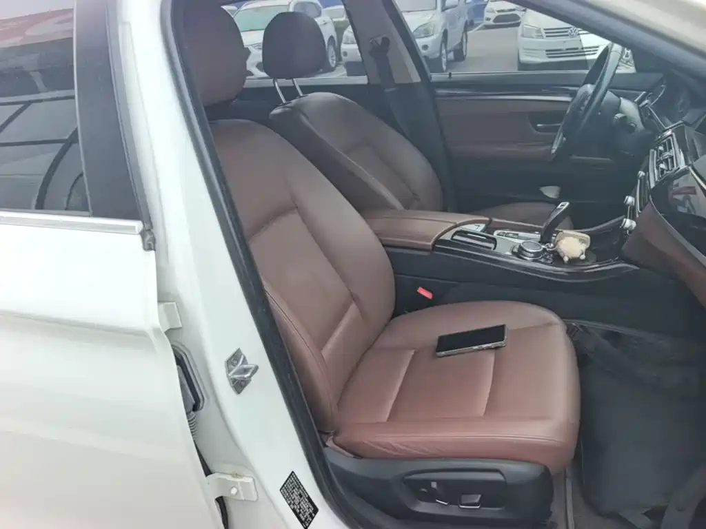 BMW 5 Series — миниатюра 25