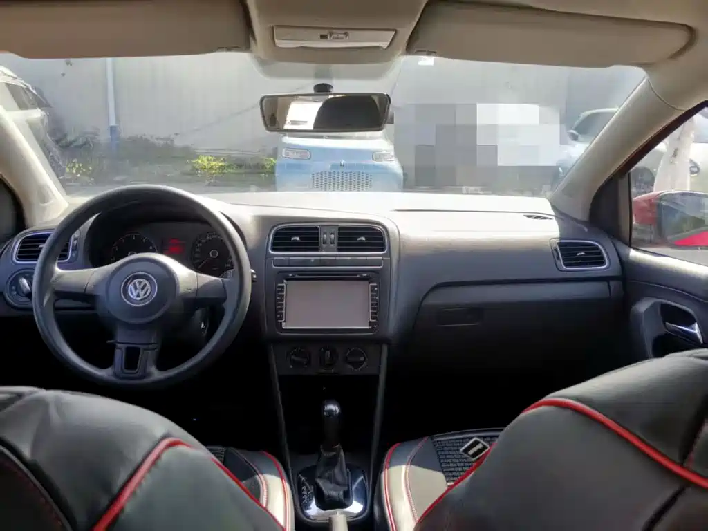 Volkswagen Polo 2011 1.6L AT