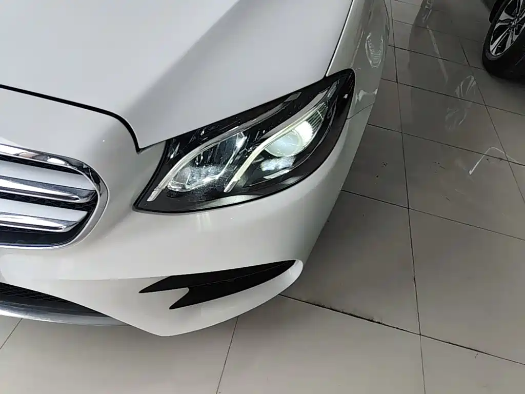 Mercedes-Benz E-Class — миниатюра 24