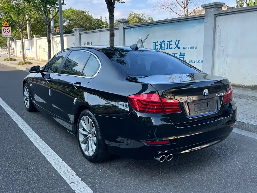 BMW 5 Series — миниатюра 13