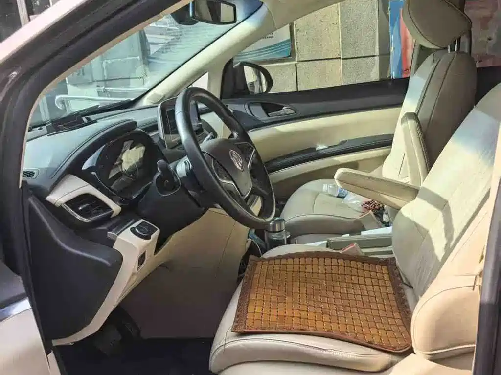 Buick GL8 — миниатюра 6