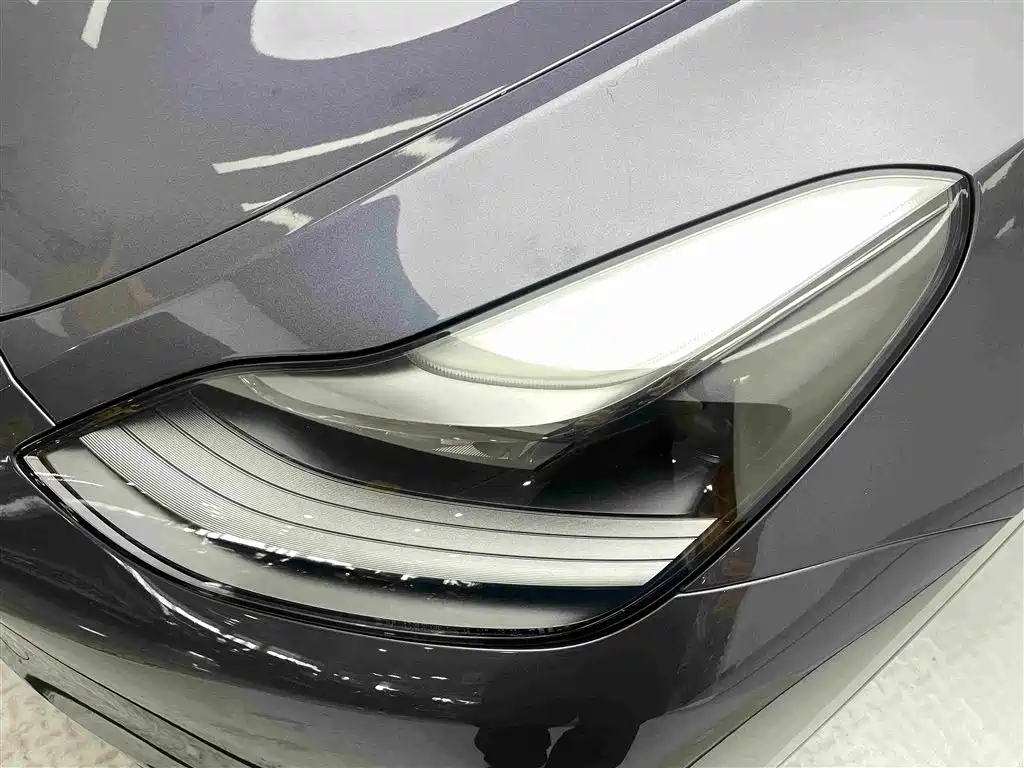 Tesla Model Y — миниатюра 16