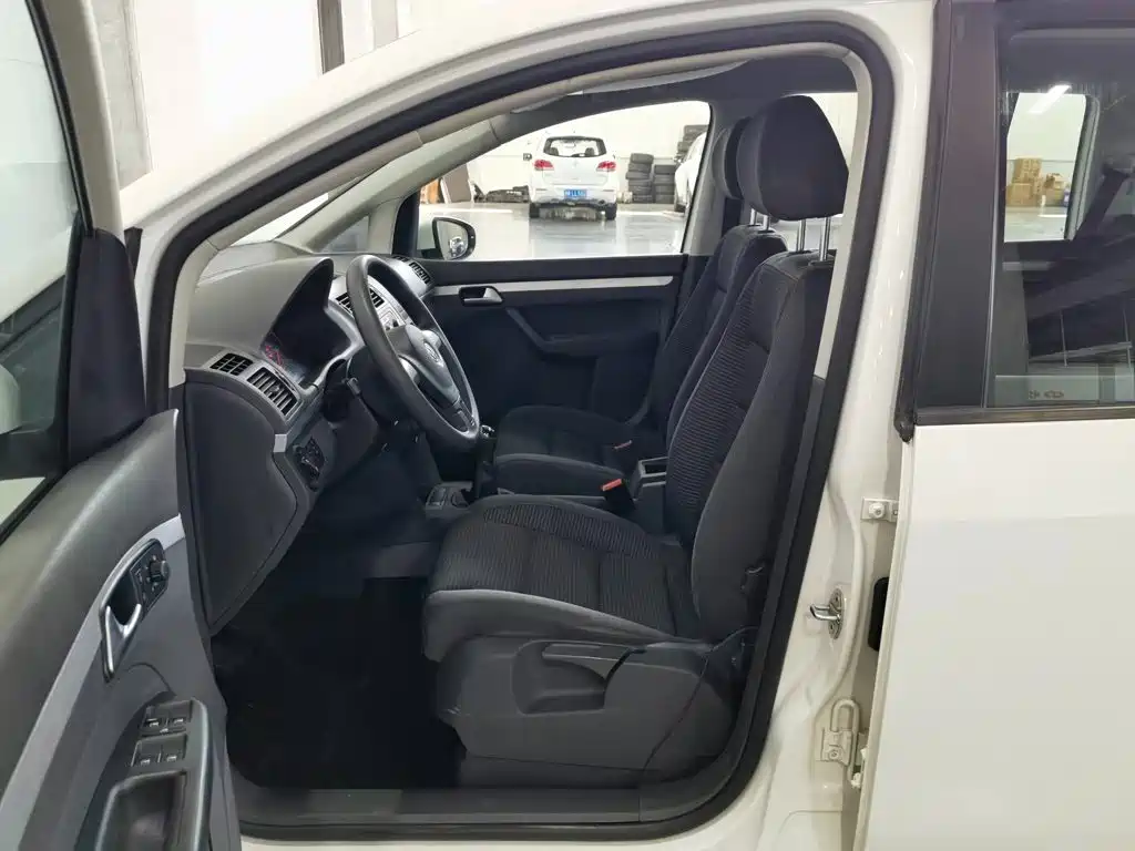 Volkswagen Touran — миниатюра 8