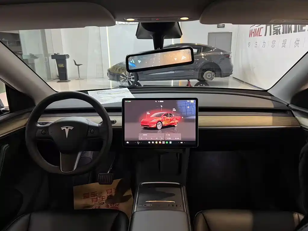 Tesla Model Y — миниатюра 6