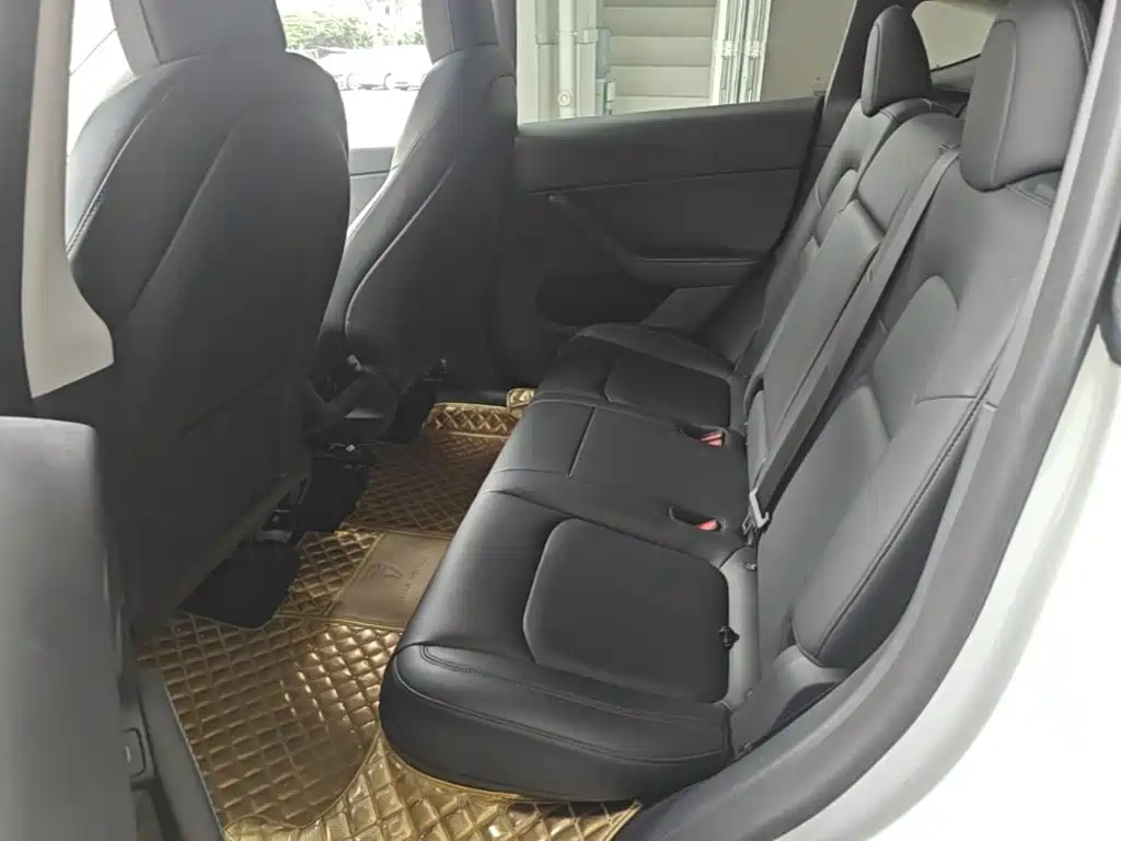 Tesla Model Y — миниатюра 17