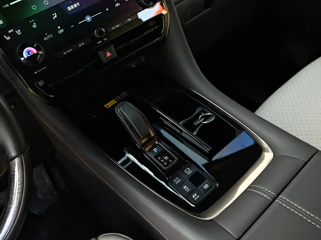 Toyota Alphard — миниатюра 14
