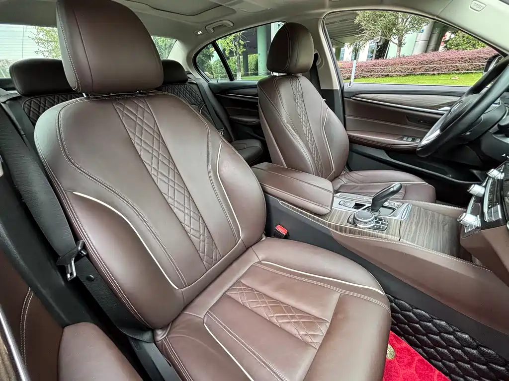 BMW 5 Series New Energy — миниатюра 9