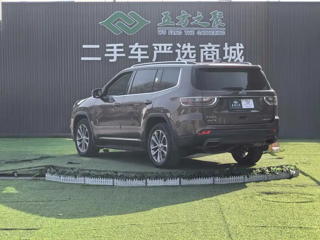 JEEP GRAND COMMANDER