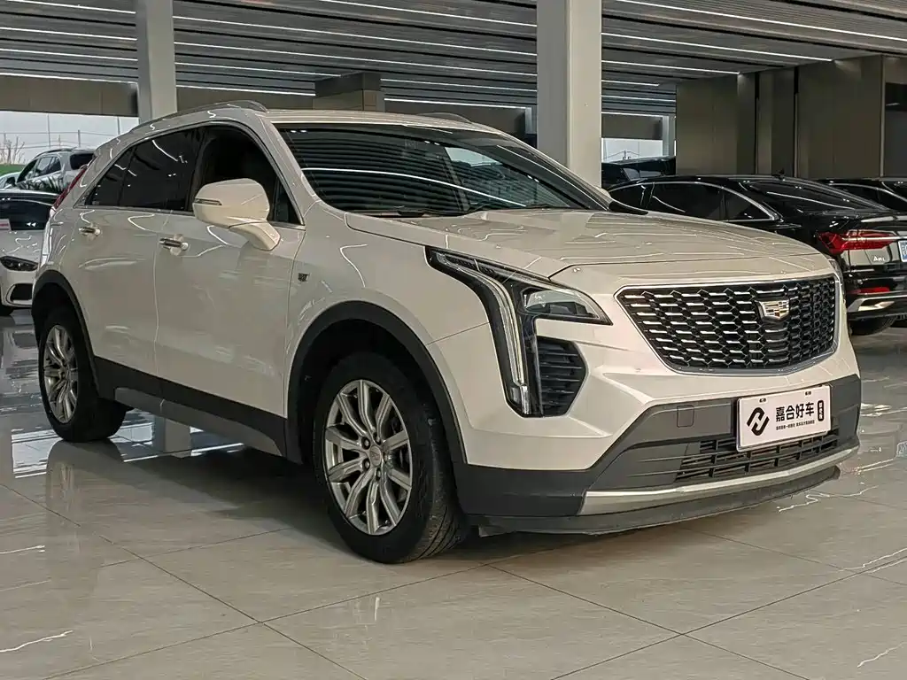 CADILLAC XT4