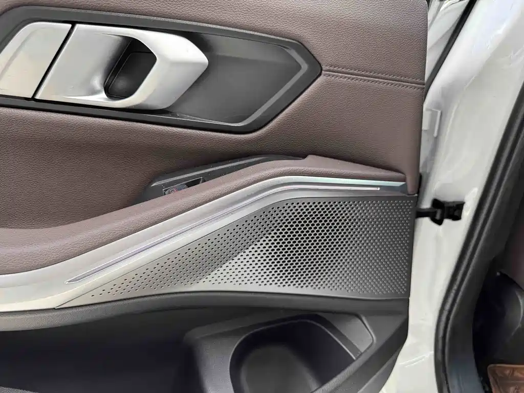 BMW 3 Series — миниатюра 17