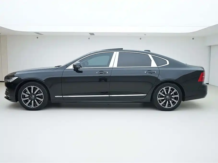 VOLVO  S90