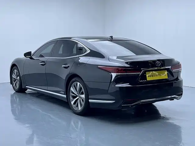 Lexus LS — миниатюра 7