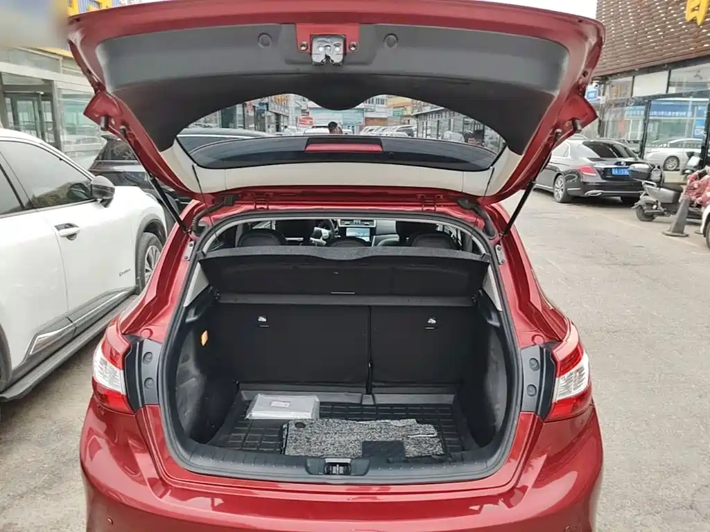 Nissan Tiida — миниатюра 19