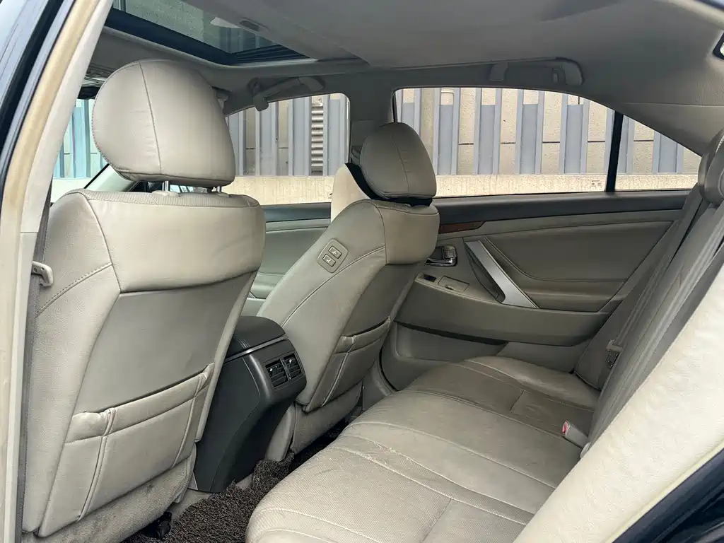 Toyota Camry — миниатюра 10