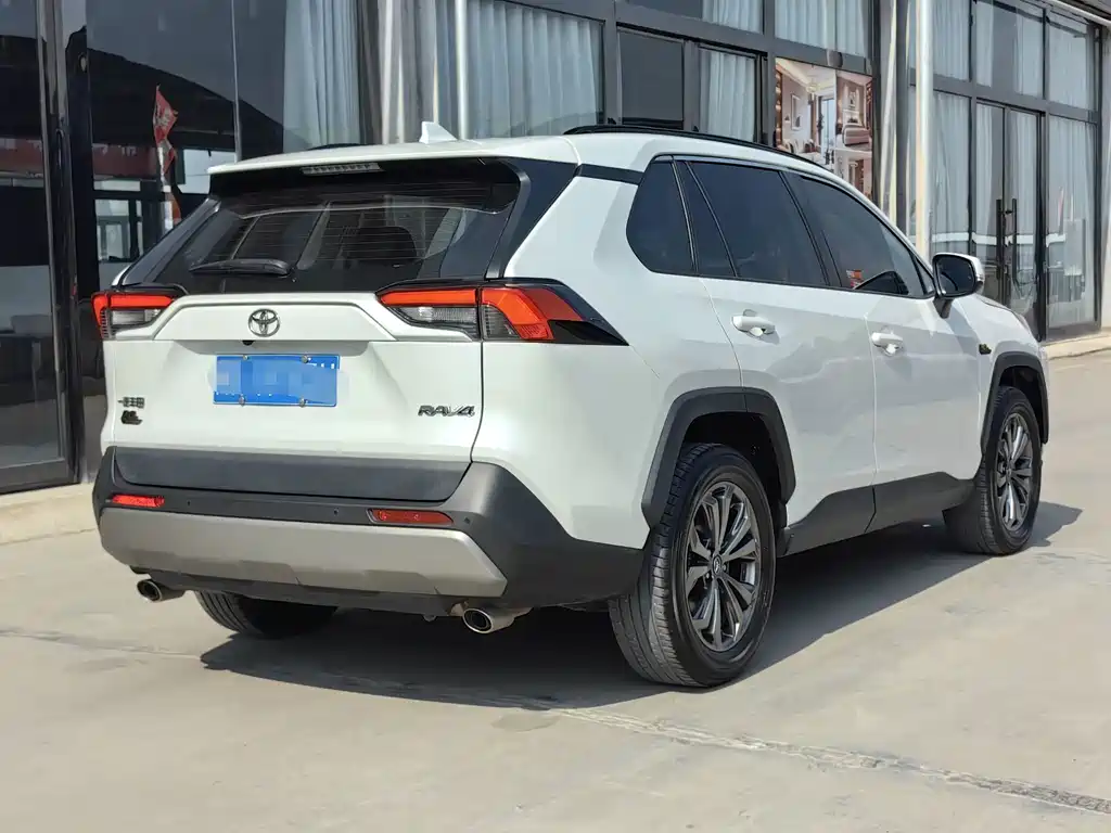 Toyota RAV4 — миниатюра 4