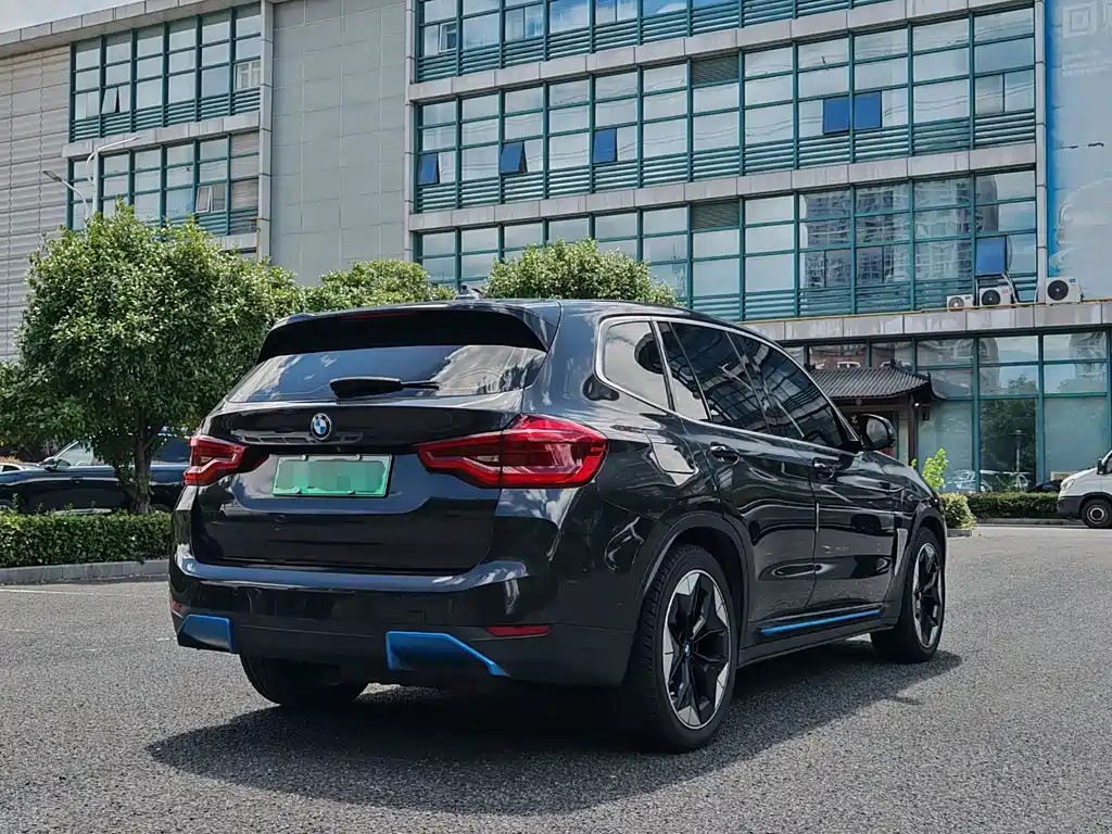 BMW iX3 — миниатюра 9