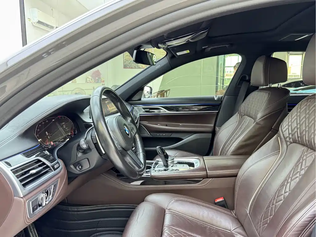 BMW 7 Series — миниатюра 4