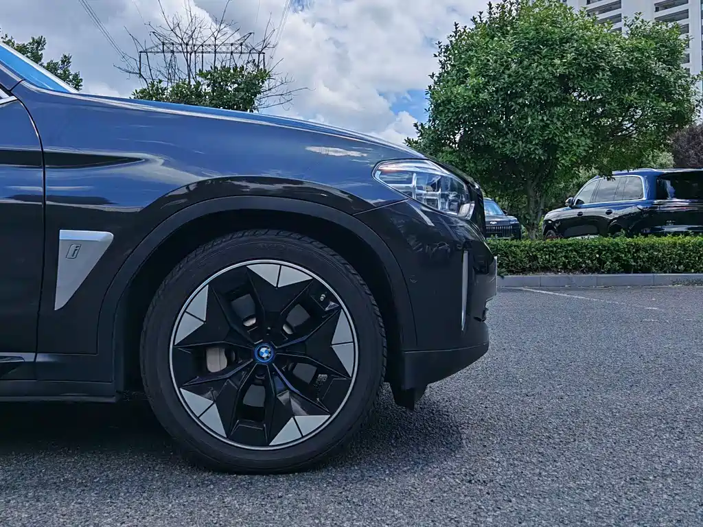 BMW iX3 — миниатюра 7