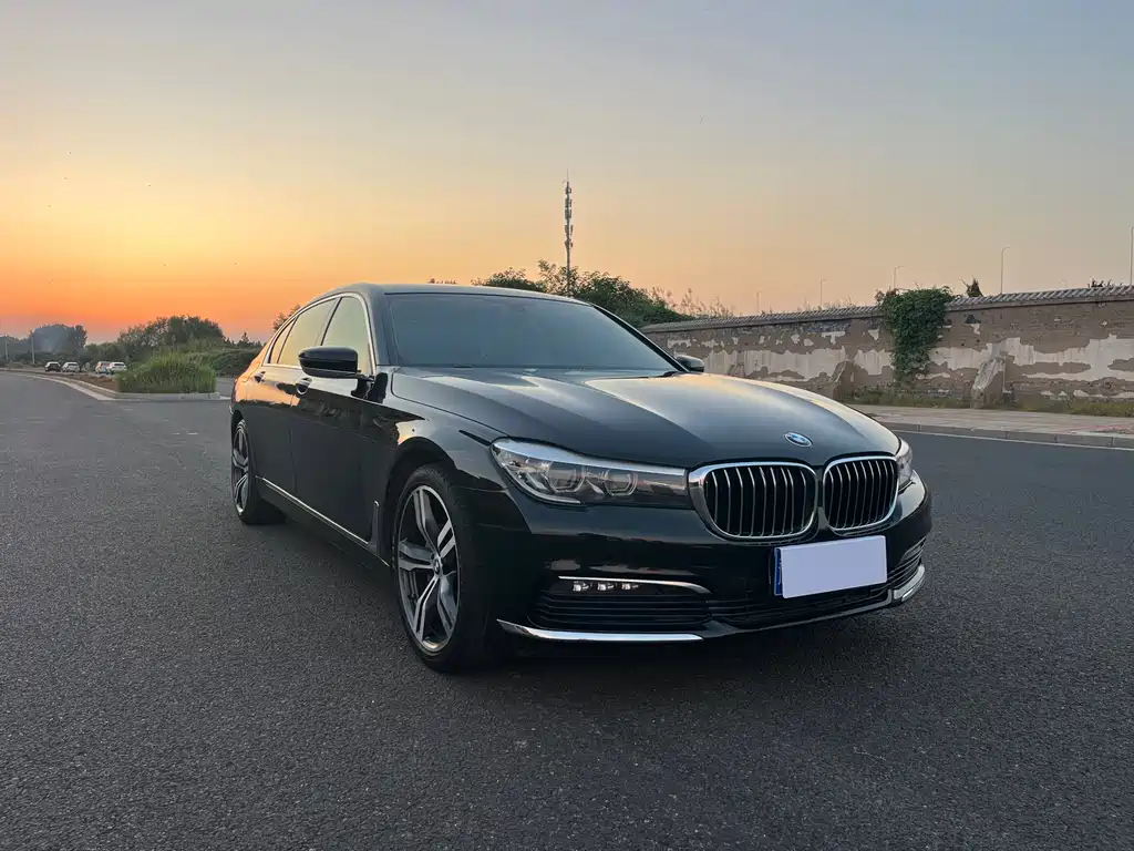 BMW 7 Series — миниатюра 3