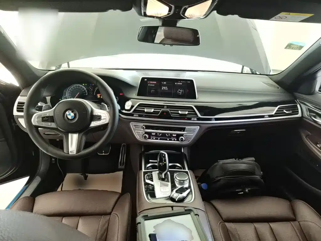 BMW 7 Series — миниатюра 10