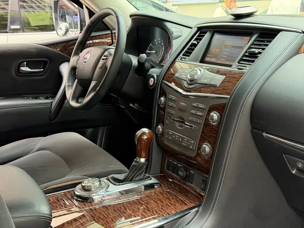 Nissan Patrol — миниатюра 15